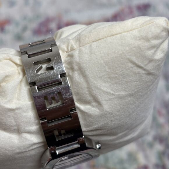 Fendi Orologi 3050L Quartz Watch - Picture 6 of 8